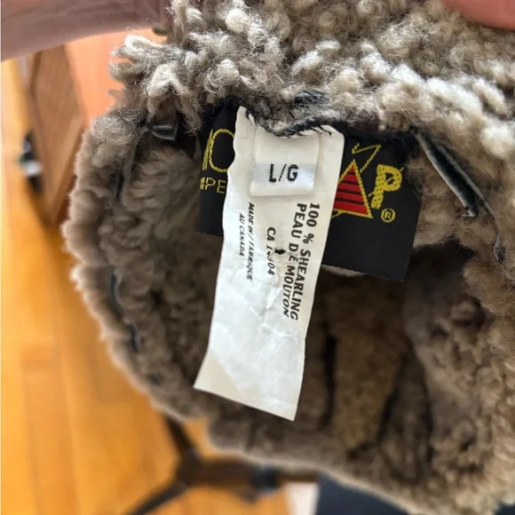 Crown Cap Shearling Aviator Hat with Leather Buckles - Picture 6 of 8